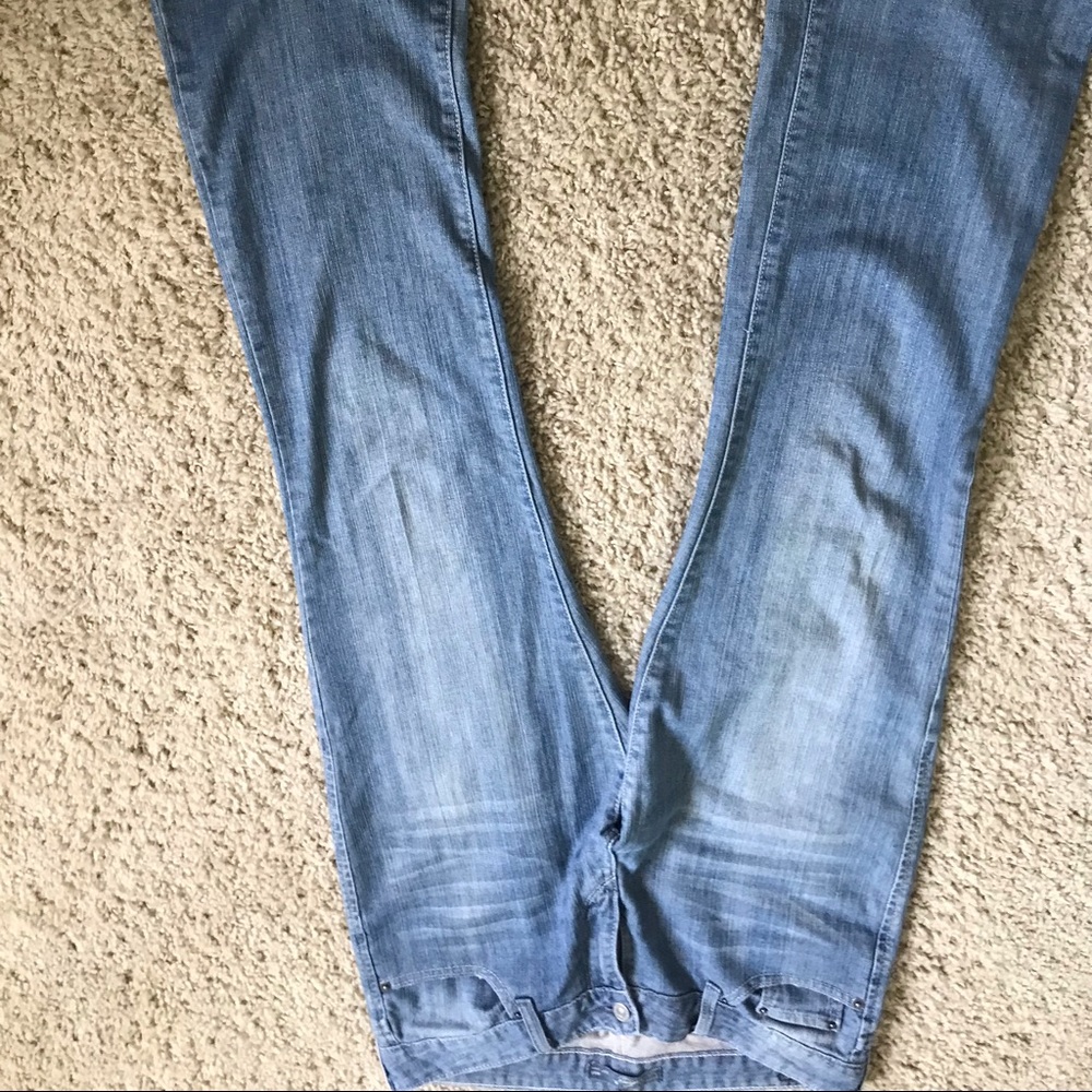 Levi’s - Picture 2 of 3